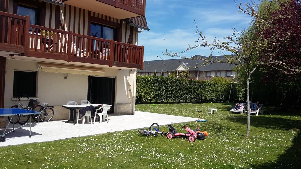 Les Manoirs Apartment โดวีลล์ ภายนอก รูปภาพ